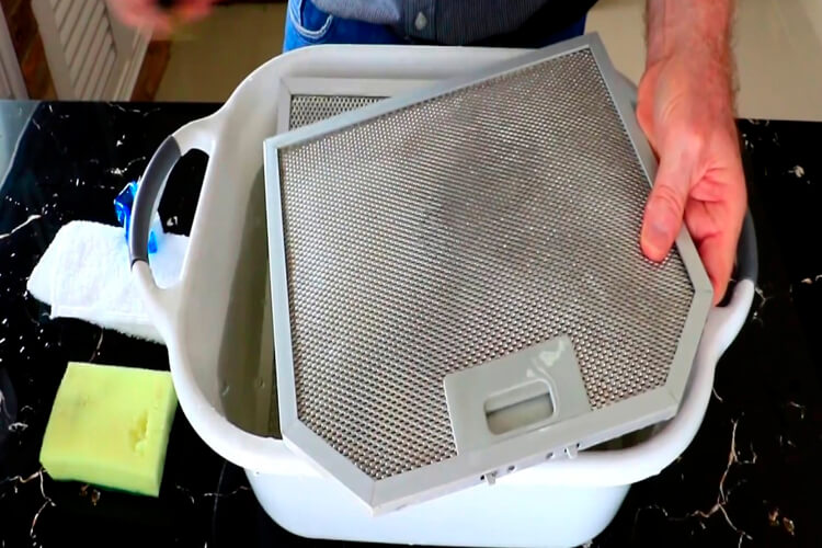 Cómo limpiar un filtro de campana grasienta? - Blog de Click  Electrodomésticos